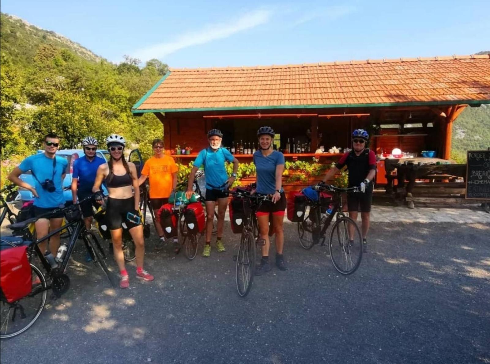 Camp Oaza,Lipa Hotell Cetinje Eksteriør bilde