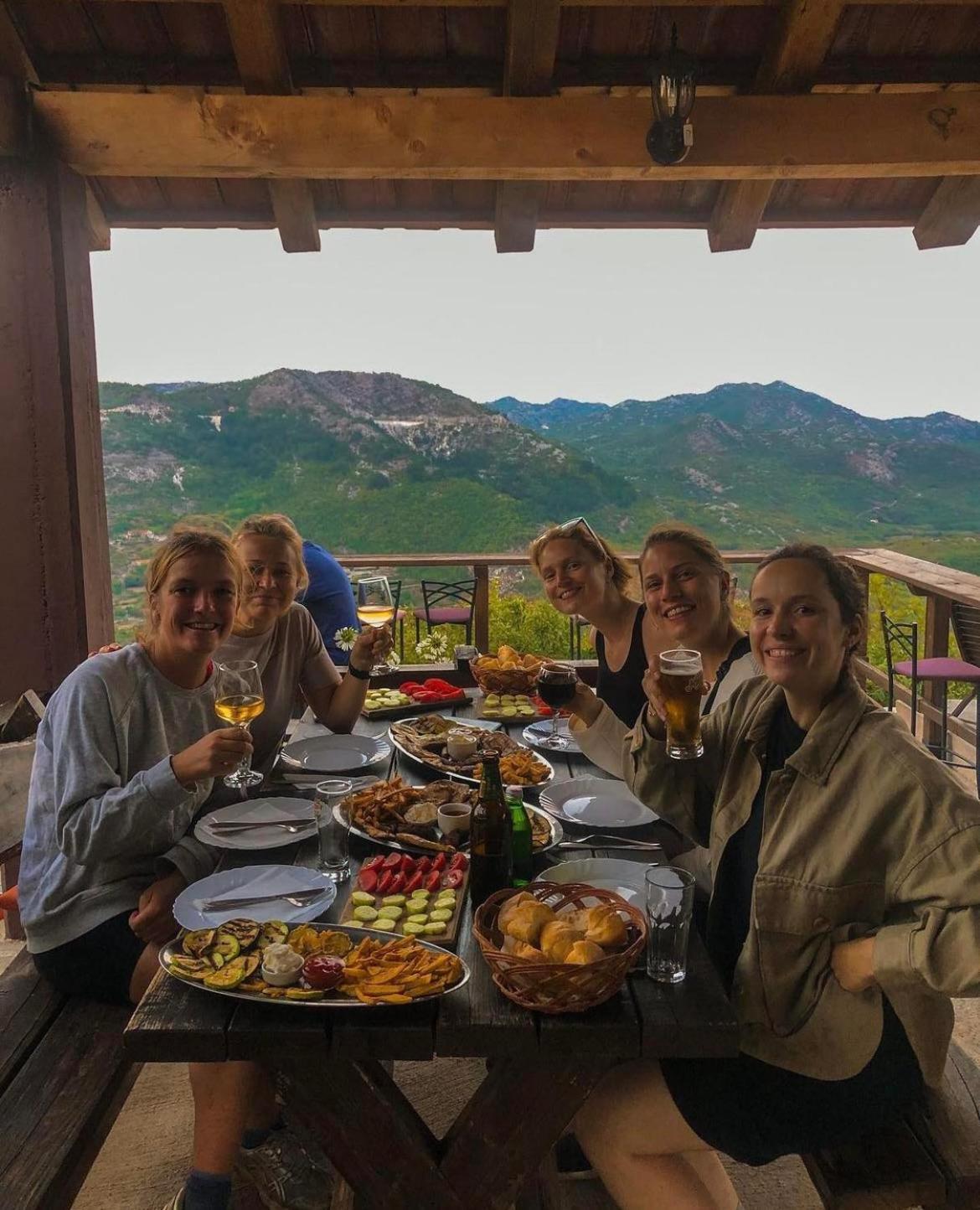 Camp Oaza,Lipa Hotell Cetinje Eksteriør bilde
