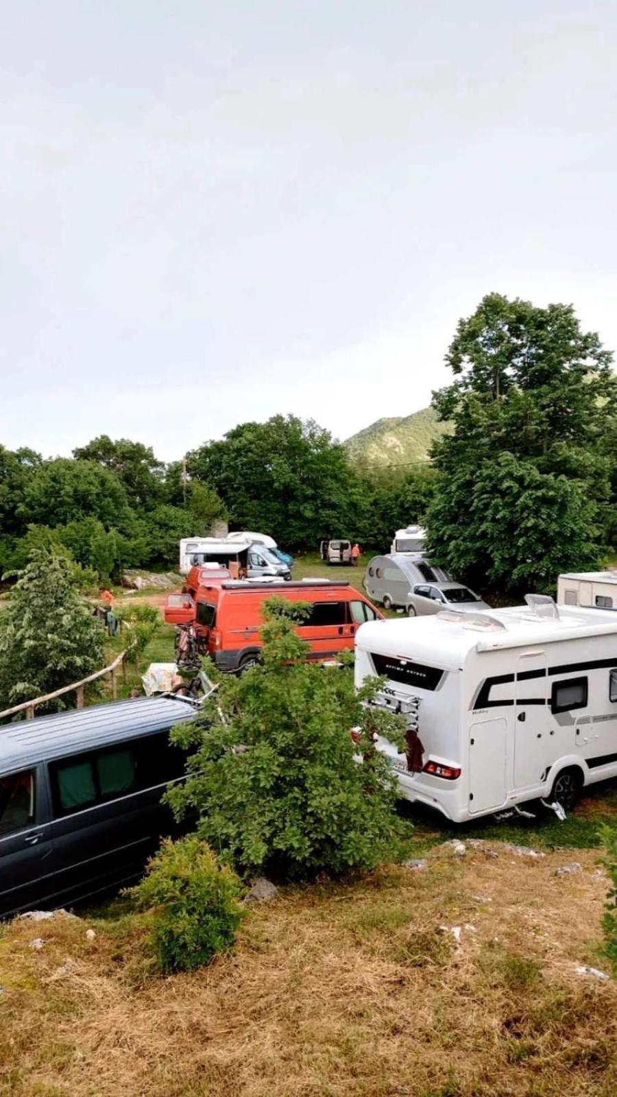 Camp Oaza,Lipa Hotell Cetinje Eksteriør bilde