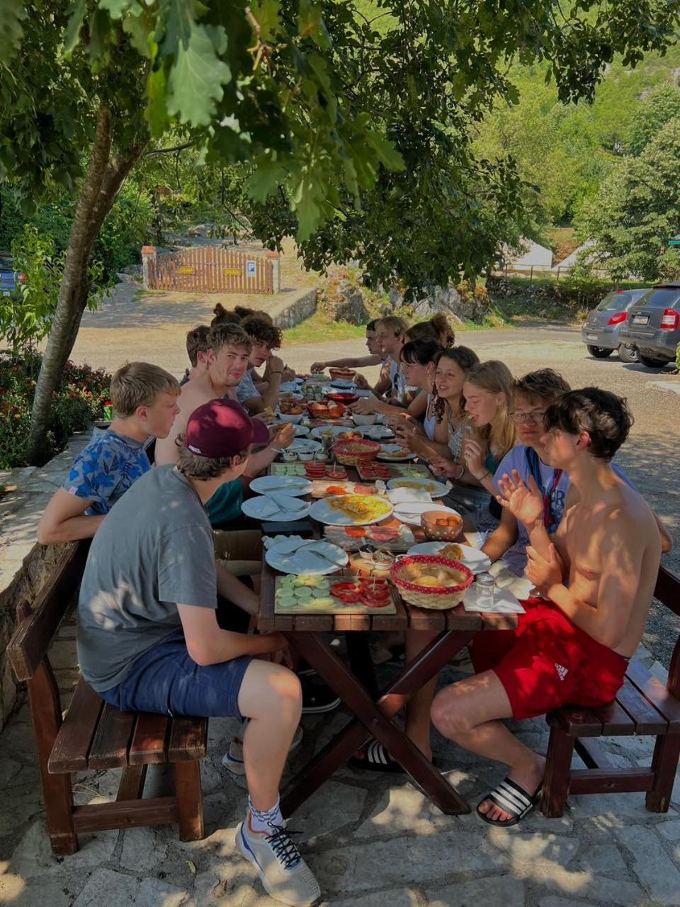 Camp Oaza,Lipa Hotell Cetinje Eksteriør bilde