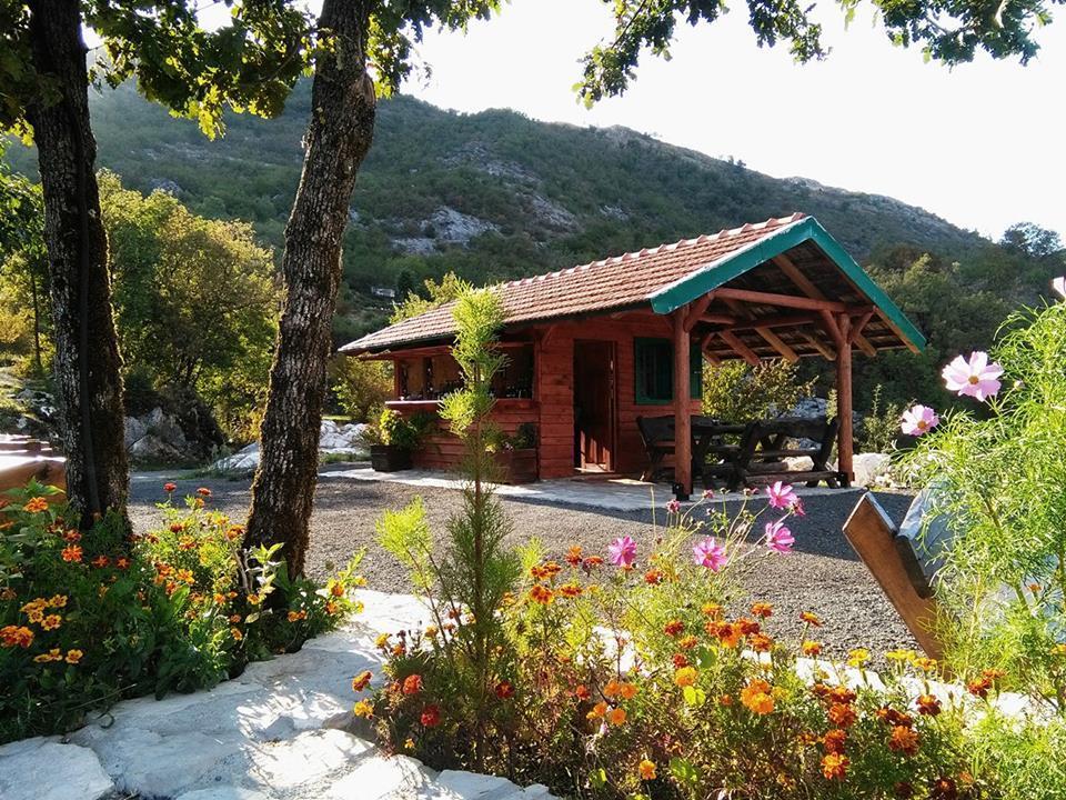 Camp Oaza,Lipa Hotell Cetinje Eksteriør bilde