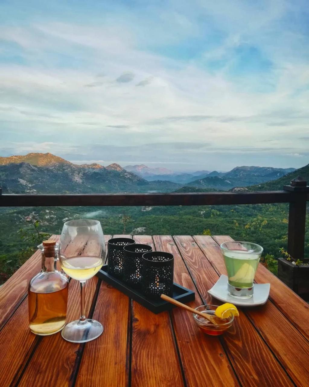 Camp Oaza,Lipa Hotell Cetinje Eksteriør bilde