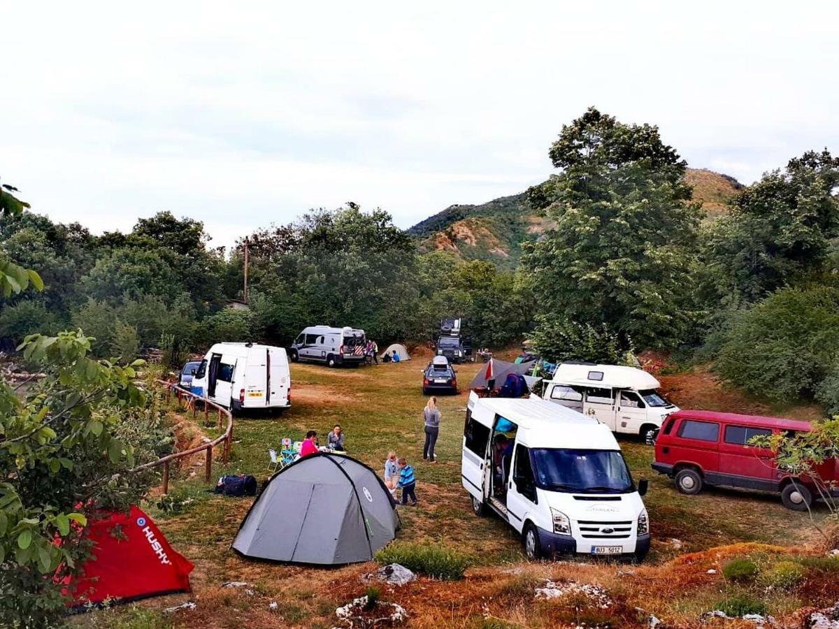 Camp Oaza,Lipa Hotell Cetinje Eksteriør bilde