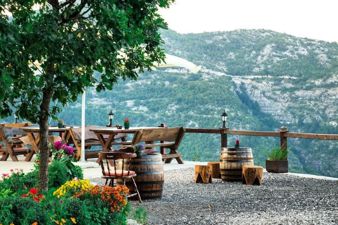 Camp Oaza,Lipa Hotell Cetinje Eksteriør bilde